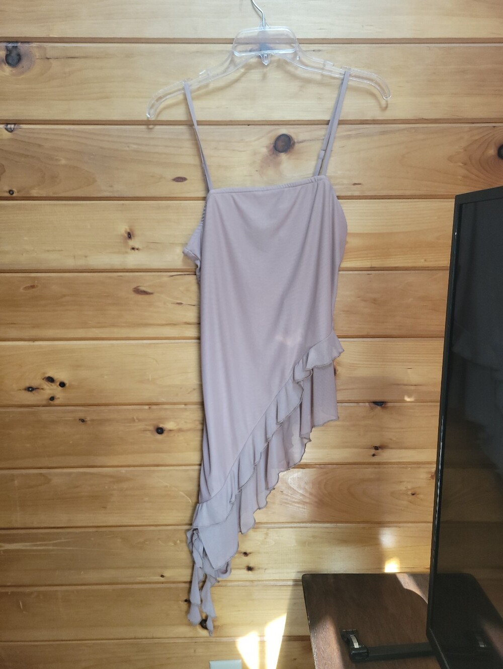 Know One Cares Large asymmetrical top with ruffles, Adjustable straps NWT